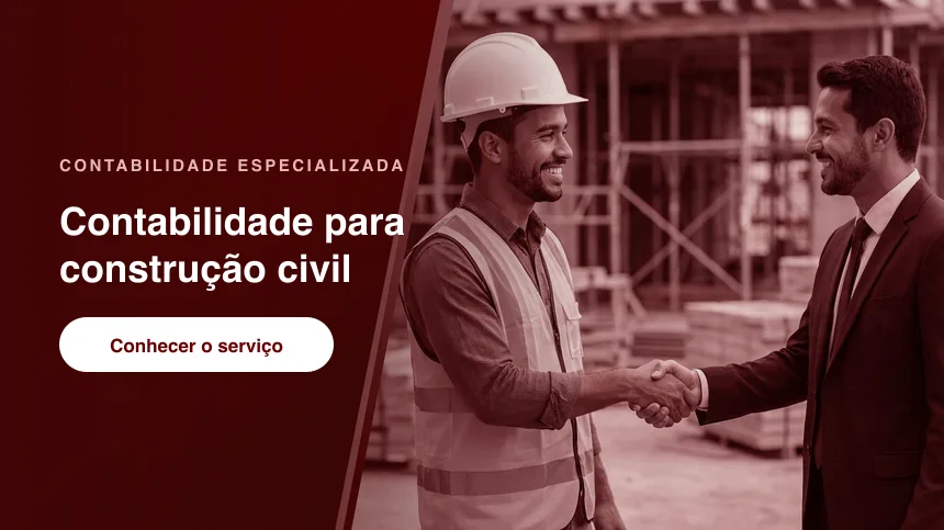 Engenheiro e contador apertando as mãos na obra · contabilidade especializada em construção civil