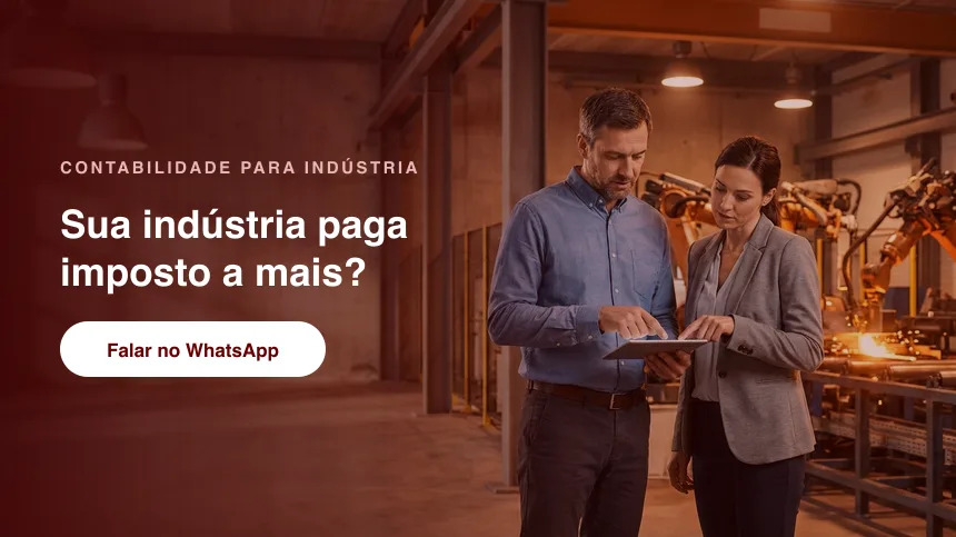Gestor industrial usando tablet no chão de fábrica · organizar o Bloco K e o controle de estoque da indústria em São José dos Campos